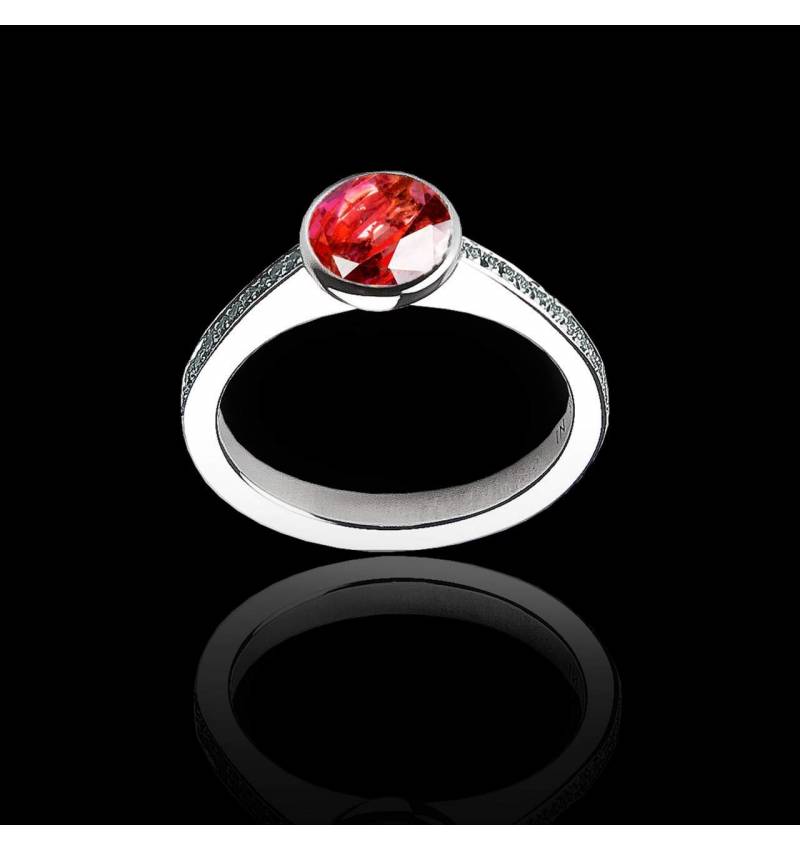 Bague de fiançailles rubis rond pavage diamant or blanc Moon