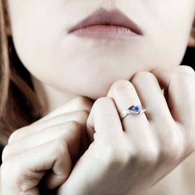 Bague saphir bleu pavage diamant or blanc Anaelle