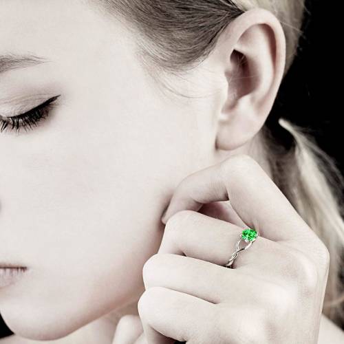 Bague Tsavorite Entrelassée