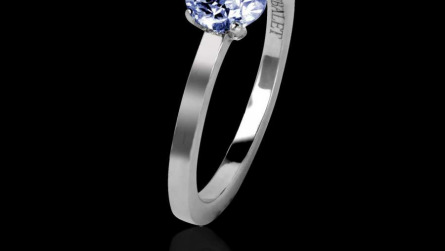 Bague solitaire saphir bleu or blanc